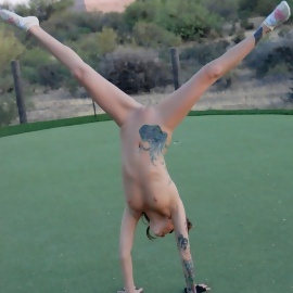 Jeskas Hotbox Plays A Little Golf
