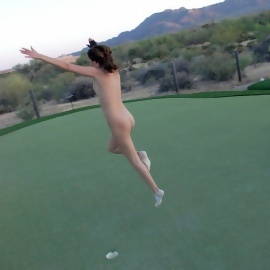 Jeskas Hotbox Plays A Little Golf